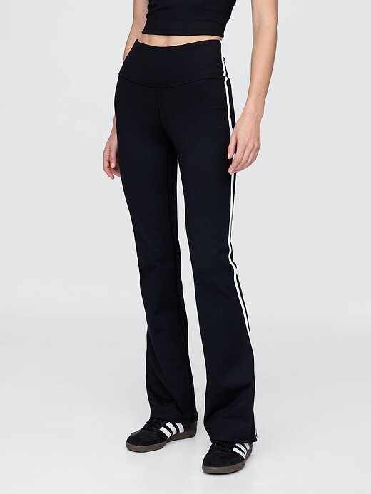 GapFit – Sky – Hoch geschnittene Power-Flare-Leggings GapFit – Sky – Hoch geschnittene Power-Flare-Leggings