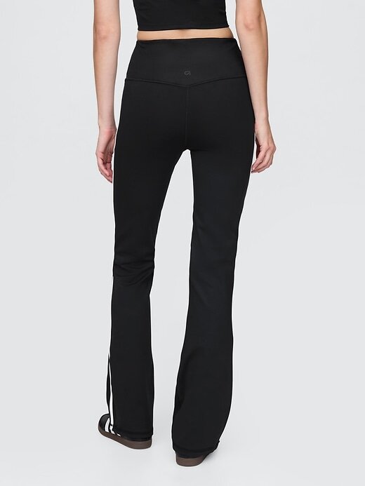 GapFit – Sky – Hoch geschnittene Power-Flare-Leggings GapFit – Sky – Hoch geschnittene Power-Flare-Leggings