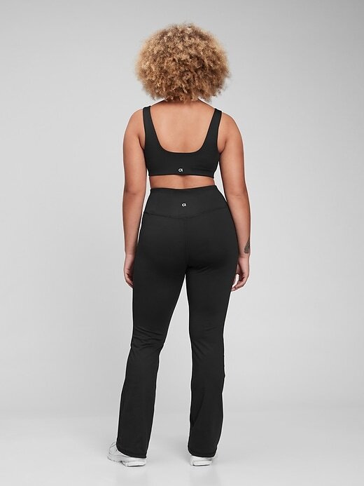 GapFit – Sky – Hoch geschnittene Power-Flare-Leggings GapFit – Sky – Hoch geschnittene Power-Flare-Leggings