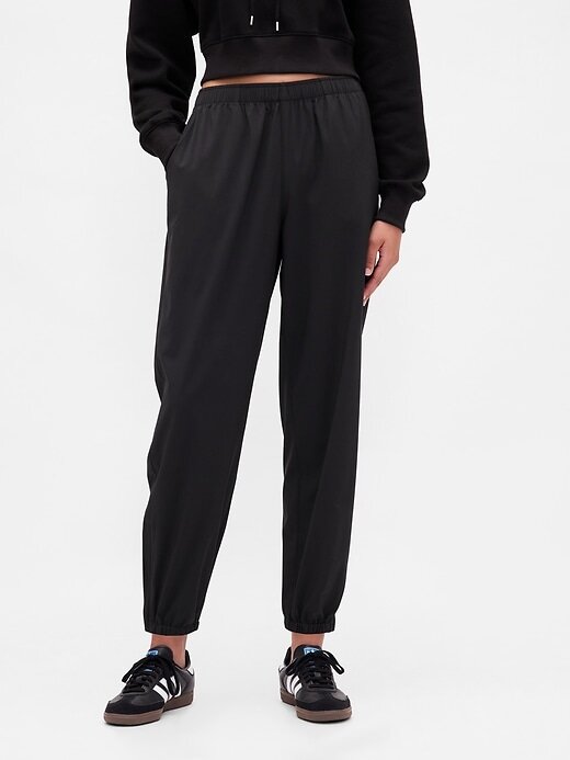 GapFit Tech Jogginghose mit hohem Bund und Reißverschluss am Saum GapFit Tech Jogginghose mit hohem Bund und Reißverschluss am Saum