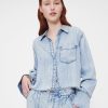GapStudio – Kurzes Jeanshemd mit Drapierung GapStudio – Kurzes Jeanshemd mit Drapierung