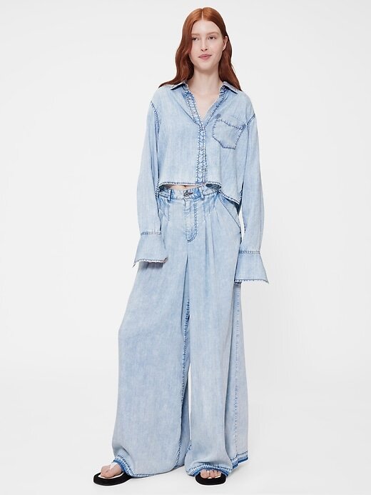 GapStudio – Kurzes Jeanshemd mit Drapierung GapStudio – Kurzes Jeanshemd mit Drapierung