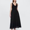 Gehäkeltes Maxikleid aus gemischten Materialien Gehäkeltes Maxikleid aus gemischten Materialien