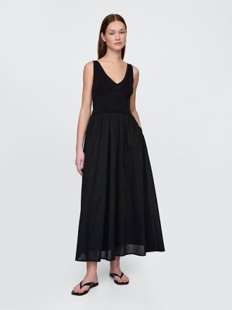 Gehäkeltes Maxikleid aus gemischten Materialien
