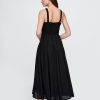 Gehäkeltes Maxikleid aus gemischten Materialien Gehäkeltes Maxikleid aus gemischten Materialien
