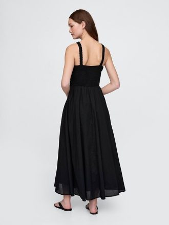 Gehäkeltes Maxikleid aus gemischten Materialien