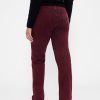 Gerade geschnittene Jeans im Stil der 90er mit hohem Bund Gerade geschnittene Jeans im Stil der 90er mit hohem Bund