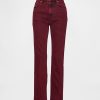 Gerade geschnittene Jeans im Stil der 90er mit hohem Bund Gerade geschnittene Jeans im Stil der 90er mit hohem Bund