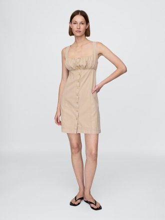 Gerafftes Kleid mit Knopfleiste vorne
