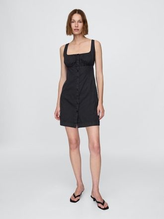 Gerafftes Kleid mit Knopfleiste vorne