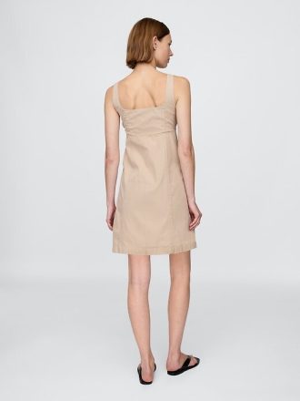 Gerafftes Kleid mit Knopfleiste vorne
