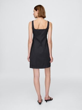 Gerafftes Kleid mit Knopfleiste vorne