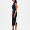Geripptes Midi-Strickkleid Geripptes Midi-Strickkleid
