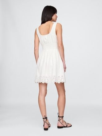 Gesmoktes Minikleid aus Leinenmischung