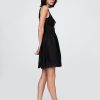 Gesmoktes Minikleid aus Leinenmischung Gesmoktes Minikleid aus Leinenmischung