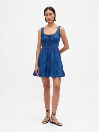 Gestuftes Minikleid mit Spitzenbesatz