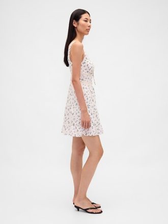 Gestuftes Minikleid mit Spitzenbesatz