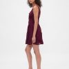 Gestuftes Minikleid mit Spitzenbesatz Gestuftes Minikleid mit Spitzenbesatz