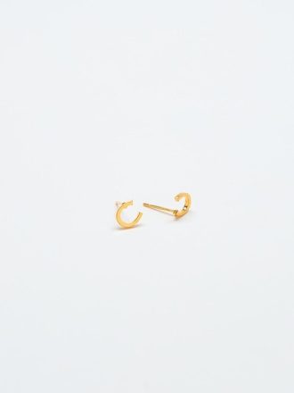 Goldene Initialen-Ohrringe Goldene Initialen-Ohrringe