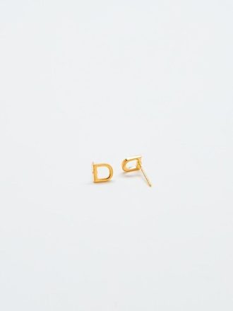 Goldene Initialen-Ohrringe