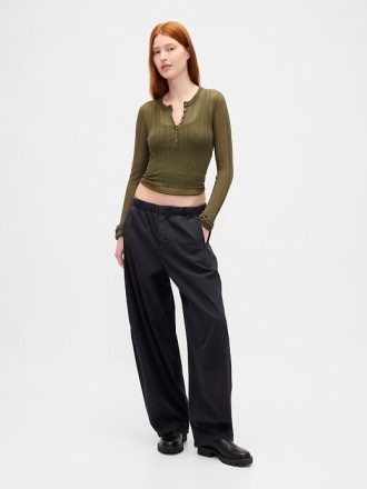 Henley-Pullover mit transparentem Rippenmuster