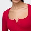 Henley-T-Shirt aus Jersey mit dichtem Strickmuster Henley-T-Shirt aus Jersey mit dichtem Strickmuster