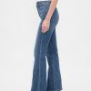 High Rise Schlagjeans im 70er-Jahre-Stil High Rise Schlagjeans im 70er-Jahre-Stil