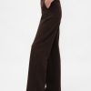 Hoch geschnittene Doppelstrickhose mit weitem Bein Hoch geschnittene Doppelstrickhose mit weitem Bein