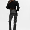 Hoch geschnittene, gerade Hose aus veganem Leder Hoch geschnittene, gerade Hose aus veganem Leder