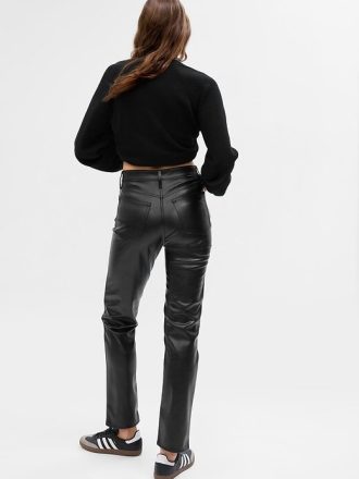 Hoch geschnittene, gerade Hose aus veganem Leder