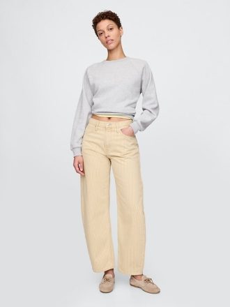 Hoch geschnittene, gestreifte Jeans in Khaki