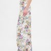 Hoch geschnittene Jeans mit Blumenmuster