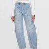 Hoch geschnittene Jeans mit Naht
