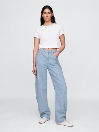 Hoch geschnittene, ultraweiche Jeans aus gestreiftem Denim
