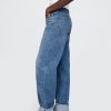 Hoch sitzende Barrel-Jeans mit Bündchen