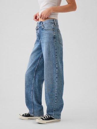Hoch sitzende Crossover-Jeans