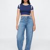 Hoch sitzende Crossover-Jeans