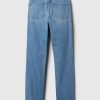 Hoch sitzende, steife Straight-Jeans im Stil der 90er Hoch sitzende, steife Straight-Jeans im Stil der 90er