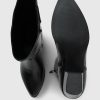 Hohe Stiefel aus veganem Leder mit Absatz Hohe Stiefel aus veganem Leder mit Absatz