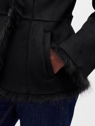 Jacke aus veganem Wildleder und Kunstpelz