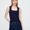 Jersey-Oberteil mit eckigem Ausschnitt und eng anliegendem Strick Jersey-Oberteil mit eckigem Ausschnitt und eng anliegendem Strick