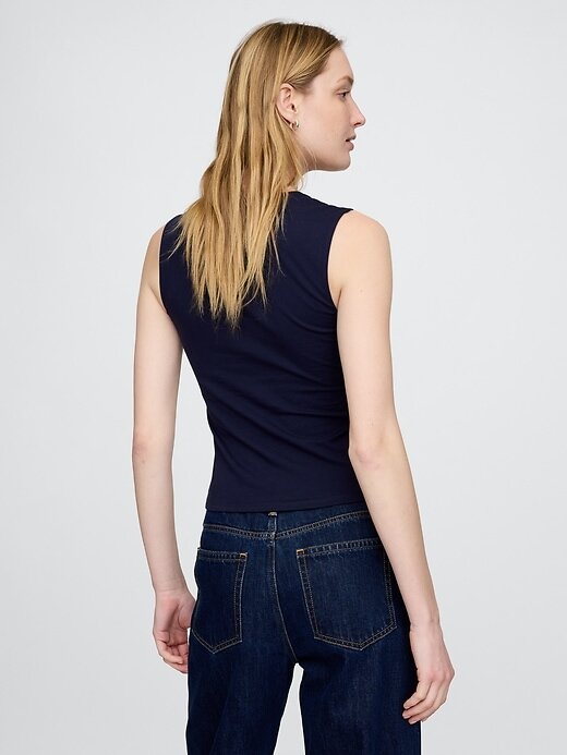 Jersey-Oberteil mit eckigem Ausschnitt und eng anliegendem Strick Jersey-Oberteil mit eckigem Ausschnitt und eng anliegendem Strick