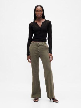 Khakihose mit niedriger Leibhöhe und Schlag