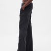 Khakihose mit niedriger Leibhöhe und Schlag Khakihose mit niedriger Leibhöhe und Schlag