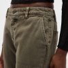 Khakihose mit niedriger Leibhöhe und Schlag Khakihose mit niedriger Leibhöhe und Schlag