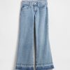 Kinder Jeans mit niedriger Taille und lockerer Schlaghose Kinder Jeans mit niedriger Taille und lockerer Schlaghose