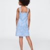Kinder-Jeanskleid mit Blumenmuster Kinder-Jeanskleid mit Blumenmuster