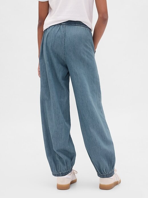 Kinder-Jogginghose aus Denim mit hohem Bund Kinder-Jogginghose aus Denim mit hohem Bund