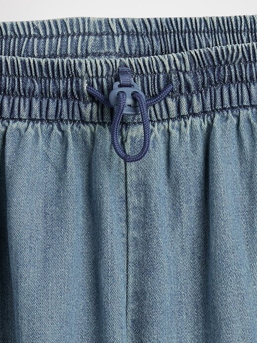 Kinder-Jogginghose aus Denim mit hohem Bund Kinder-Jogginghose aus Denim mit hohem Bund