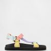 Kinder-Sandalen mit Riemen aus Canvas Kinder-Sandalen mit Riemen aus Canvas